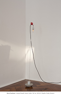 Anna Fasshauer  Lampe 9 (wei, dnn), Hhe: 145 cm, 2012/13, Kupfer, Farbe, Zement 